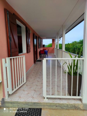Appartement convivial au cœur de Le Moule avec piscine partagée